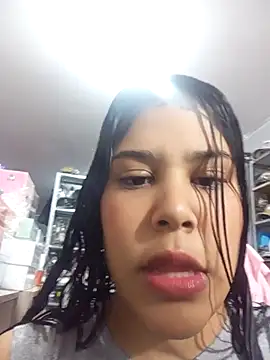 Snapshot of venuslaferte_ chatting on April 3, 9:24 pm venuslaferte online show from April 3, 9:24 pm