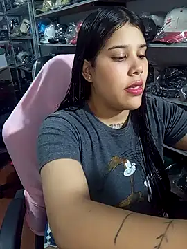 Snapshot of venuslaferte_ chatting on April 8, 2:44 am venuslaferte online show from April 8, 2:44 am