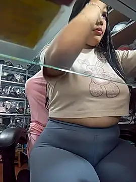 Snapshot of venuslaferte_ chatting on April 24, 7:27 pm venuslaferte online show from April 24, 7:27 pm
