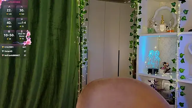 dark honey  online show from May 29, 3:32 pm