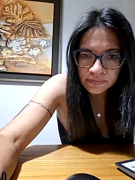 Gia-and-Lara online show from May 20, 11:33 pm