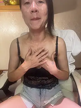 lilysister66 online show from April 16, 3:24 pm