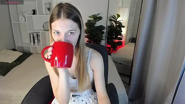 LauraPurr online show from May 25, 6:08 am