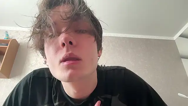 Snapshot of tomasdickpick chatting on April 4, 7:17 am tomasdickpick online show from April 4, 7:17 am