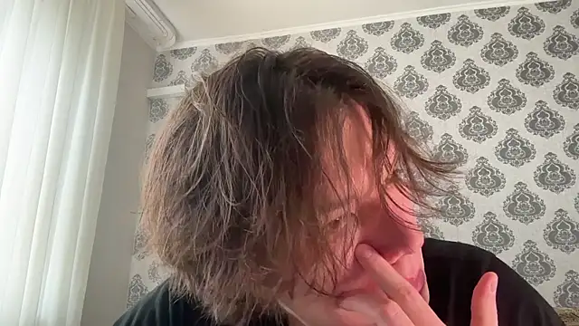 Snapshot of tomasdickpick chatting on April 13, 9:15 am tomasdickpick online show from April 13, 9:15 am