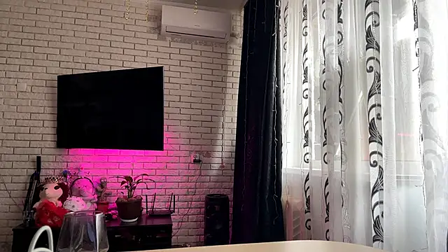 Snapshot of ElmiraDabato chatting on April 7, 7:09 am ElmiraDabato online show from April 7, 7:09 am