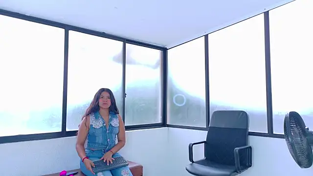 AhslyEvans   online show from May 25, 7:31 pm