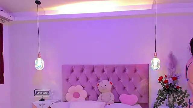 SofiaBloomm online show from May 12, 7:55 pm