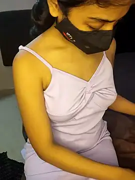 Snapshot of ALIZA_FENDY chatting on April 19, 4:28 pm ALIZA FENDY online show from April 19, 4:28 pm