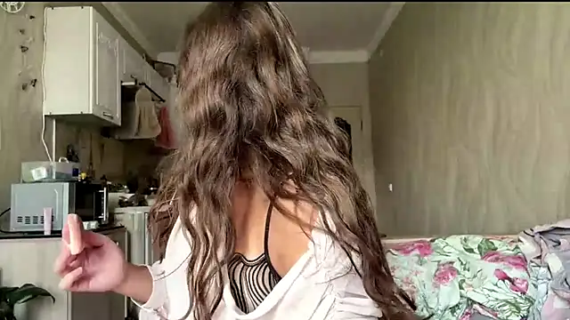Snapshot of kamila_18_french chatting on June 23, 3:15 am kamila 18 french online show from June 23, 3:15 am
