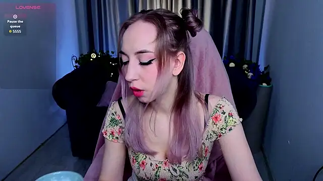 Snapshot of ShadowSparkle chatting on April 23, 10:45 pm ShadowSparkle online show from April 23, 10:45 pm