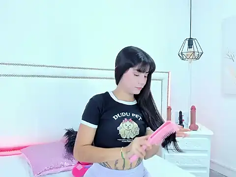emma-sandoval online show from May 5, 9:34 pm