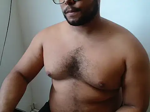 Snapshot of Derick_013 chatting on May 13, 5:10 pm Derick 013 online show from May 13, 5:10 pm