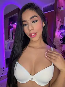 Snapshot of Rossie_Blooms chatting on May 15, 11:45 pm Rossie Blooms online show from May 15, 11:45 pm