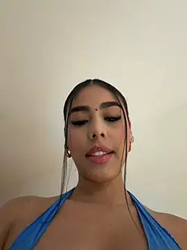 Snapshot of Rossie_Blooms chatting on June 20, 8:33 pm Rossie Blooms online show from June 20, 8:33 pm