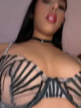 Snapshot of Rossie_Blooms chatting on June 23, 9:46 pm Rossie Blooms online show from June 23, 9:46 pm