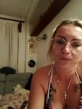 Snapshot of pamela661 chatting on July 15, 1:00 am pamela661 online show from July 15, 1:00 am