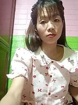 AmyLinee01 online show from May 12, 5:15 am