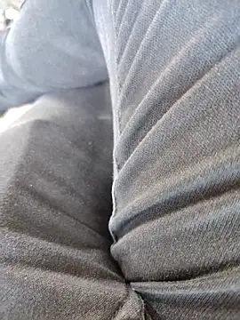 roselover2222 online show from April 2, 6:44 am