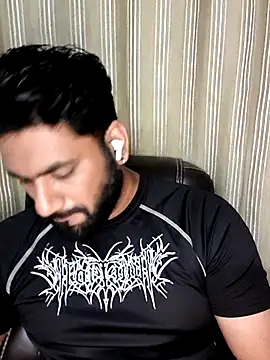 Snapshot of SurajKapoor09 chatting on March 21, 1:16 pm SurajKapoor09 online show from March 21, 1:16 pm