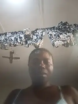 Snapshot of Bobqeen1 chatting on July 8, 11:04 am Bobqeen1 online show from July 8, 11:04 am