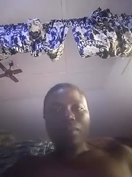 Snapshot of Bobqeen1 chatting on July 15, 11:04 am Bobqeen1 online show from July 15, 11:04 am