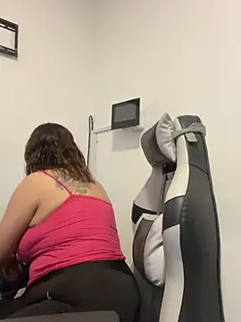 Snapshot of MiaHotboobs chatting on March 28, 2:38 pm MiaHotboobs online show from March 28, 2:38 pm