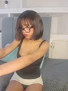 Snapshot of Lucy_Em chatting on April 18, 12:31 pm Lucy Em online show from April 18, 12:31 pm