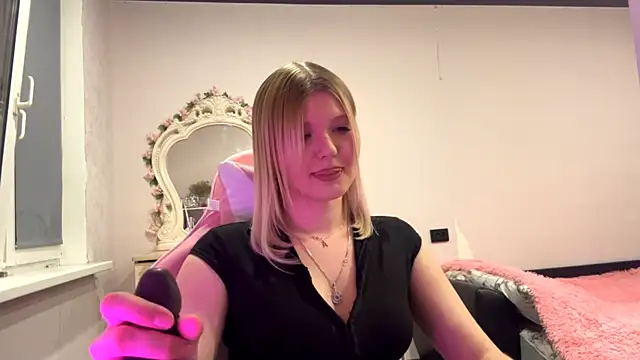 Snapshot of SweettAnny chatting on May 17, 7:10 pm SweettAnny online show from May 17, 7:10 pm
