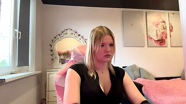 Snapshot of SweettAnny chatting on June 19, 2:21 pm SweettAnny online show from June 19, 2:21 pm