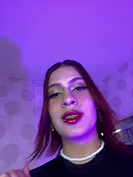 Snapshot of steffmontespink18 chatting on April 24, 1:24 pm steffmontespink18 online show from April 24, 1:24 pm