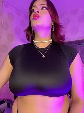 Snapshot of steffmontespink18 chatting on May 11, 1:39 pm steffmontespink18 online show from May 11, 1:39 pm
