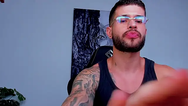Snapshot of Santos_ramirez1 chatting on June 25, 4:22 pm Santos ramirez1 online show from June 25, 4:22 pm