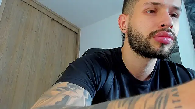 Snapshot of Santos_ramirez1 chatting on July 15, 2:55 pm Santos ramirez1 online show from July 15, 2:55 pm