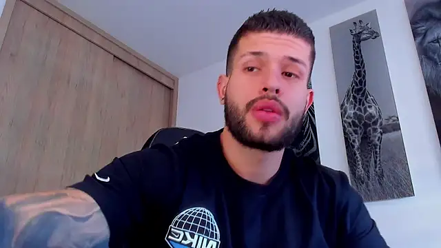 Snapshot of Santos_ramirez1 chatting on July 16, 2:45 pm Santos ramirez1 online show from July 16, 2:45 pm