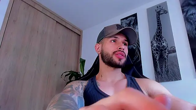 Snapshot of Santos_ramirez1 chatting on July 17, 2:45 pm Santos ramirez1 online show from July 17, 2:45 pm