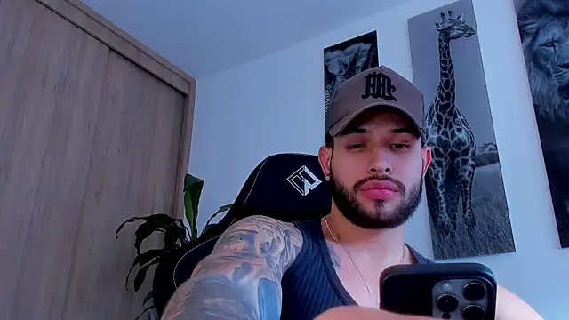 Snapshot of Santos_ramirez1 chatting on July 20, 2:41 pm Santos ramirez1 online show from July 20, 2:41 pm