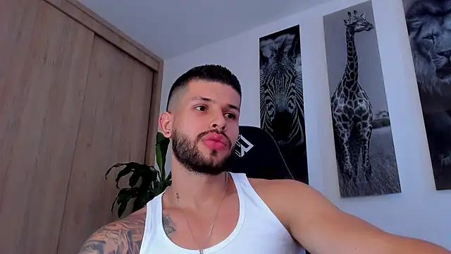 Snapshot of Santos_ramirez1 chatting on July 22, 2:09 pm Santos ramirez1 online show from July 22, 2:09 pm