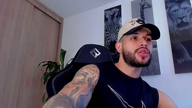 Snapshot of Santos_ramirez1 chatting on July 27, 2:35 pm Santos ramirez1 online show from July 27, 2:35 pm