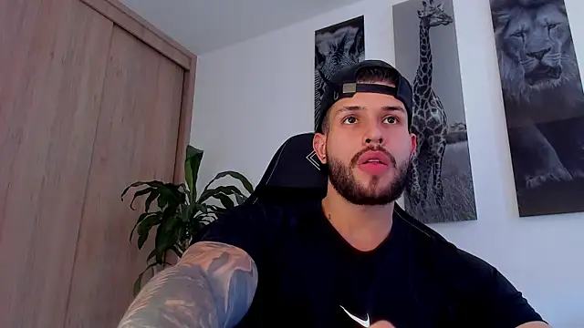 Snapshot of Santos_ramirez1 chatting on July 28, 3:21 pm Santos ramirez1 online show from July 28, 3:21 pm