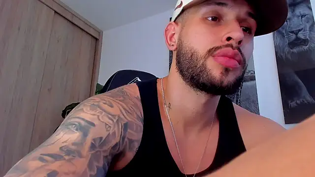 Snapshot of Santos_ramirez1 chatting on August 1, 7:35 pm Santos ramirez1 online show from August 1, 7:35 pm