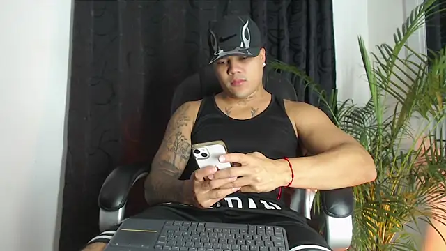 Snapshot of Pedro_x777 chatting on March 22, 4:38 am Pedro x777 online show from March 22, 4:38 am