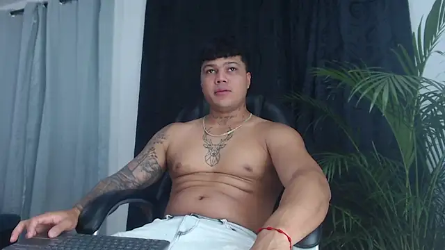Snapshot of Pedro_x777 chatting on April 4, 5:38 am Pedro x777 online show from April 4, 5:38 am