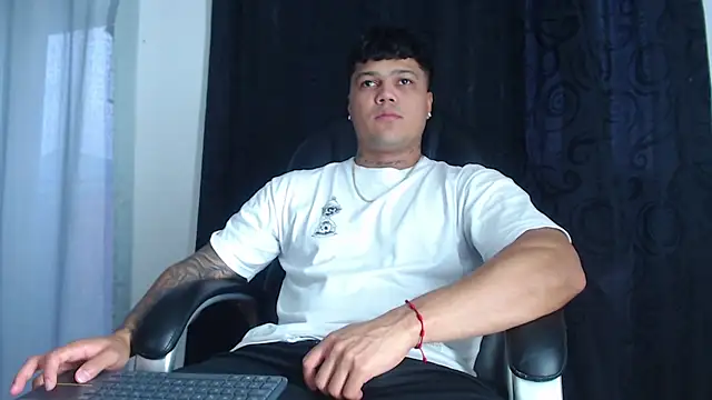 Snapshot of Pedro_x777 chatting on April 5, 10:51 pm Pedro x777 online show from April 5, 10:51 pm
