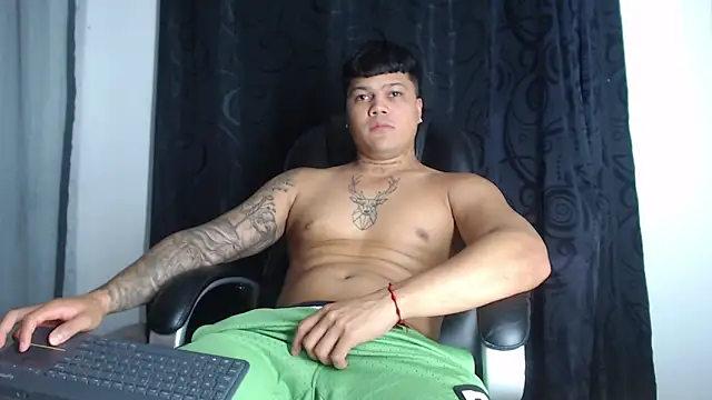 Snapshot of Pedro_x777 chatting on April 9, 4:01 am Pedro x777 online show from April 9, 4:01 am