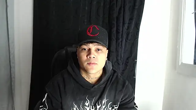 Snapshot of Pedro_x777 chatting on April 11, 12:59 am Pedro x777 online show from April 11, 12:59 am