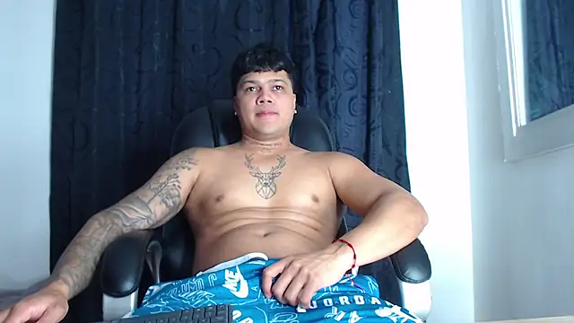 Snapshot of Pedro_x777 chatting on April 11, 10:36 pm Pedro x777 online show from April 11, 10:36 pm