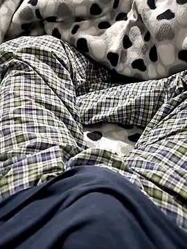 Snapshot of dan1006 chatting on March 22, 5:33 am dan1006 online show from March 22, 5:33 am