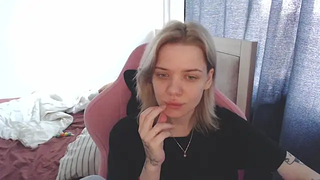 TenderChloe online show from May 30, 9:39 am