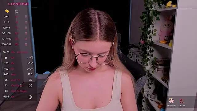 aviaveavii online show from May 28, 4:37 pm